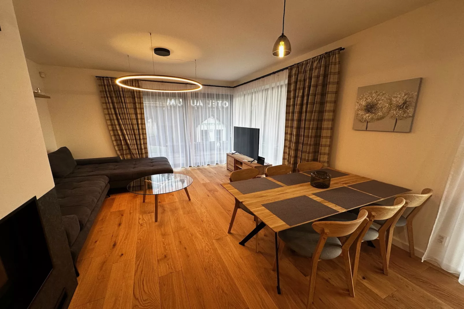 Cerny Dul KCB045-B1-Eetkamer