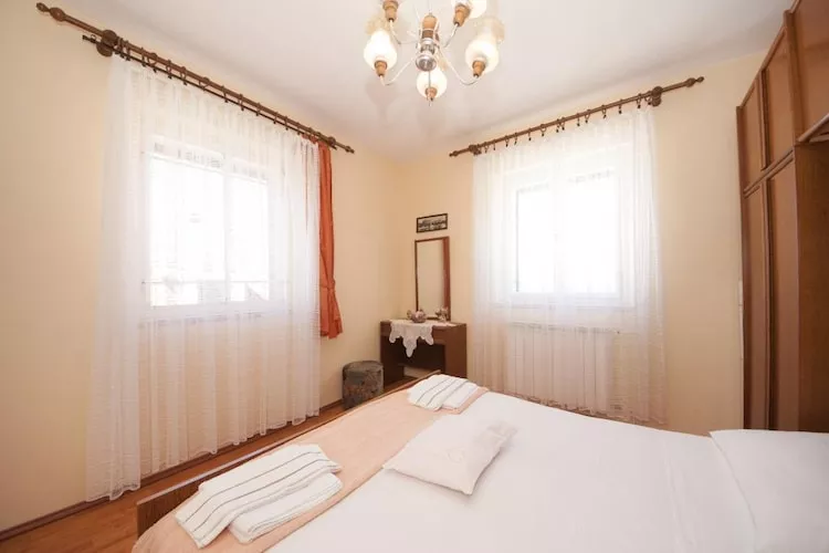 Apartments Gorana - Two Bedroom Apartment with Terrace(A1) (ST)-Woonkamer
