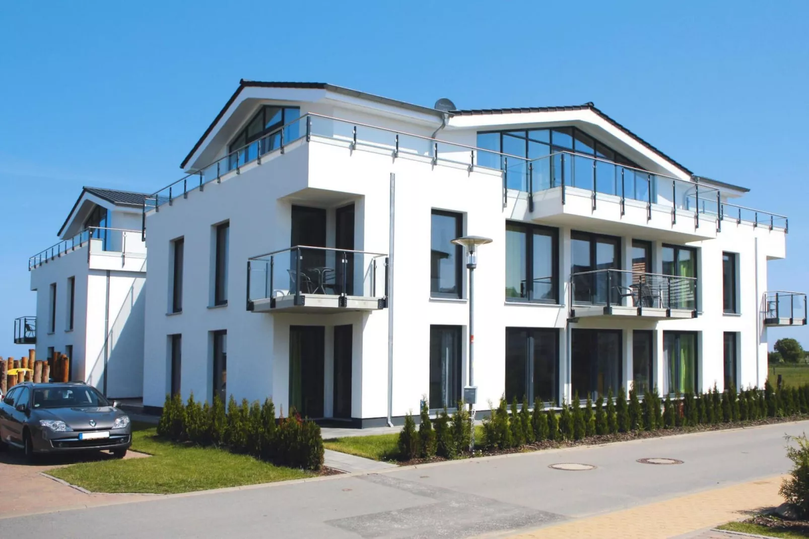 Studio 22 mit Meerblick im DG-Buitenkant zomer