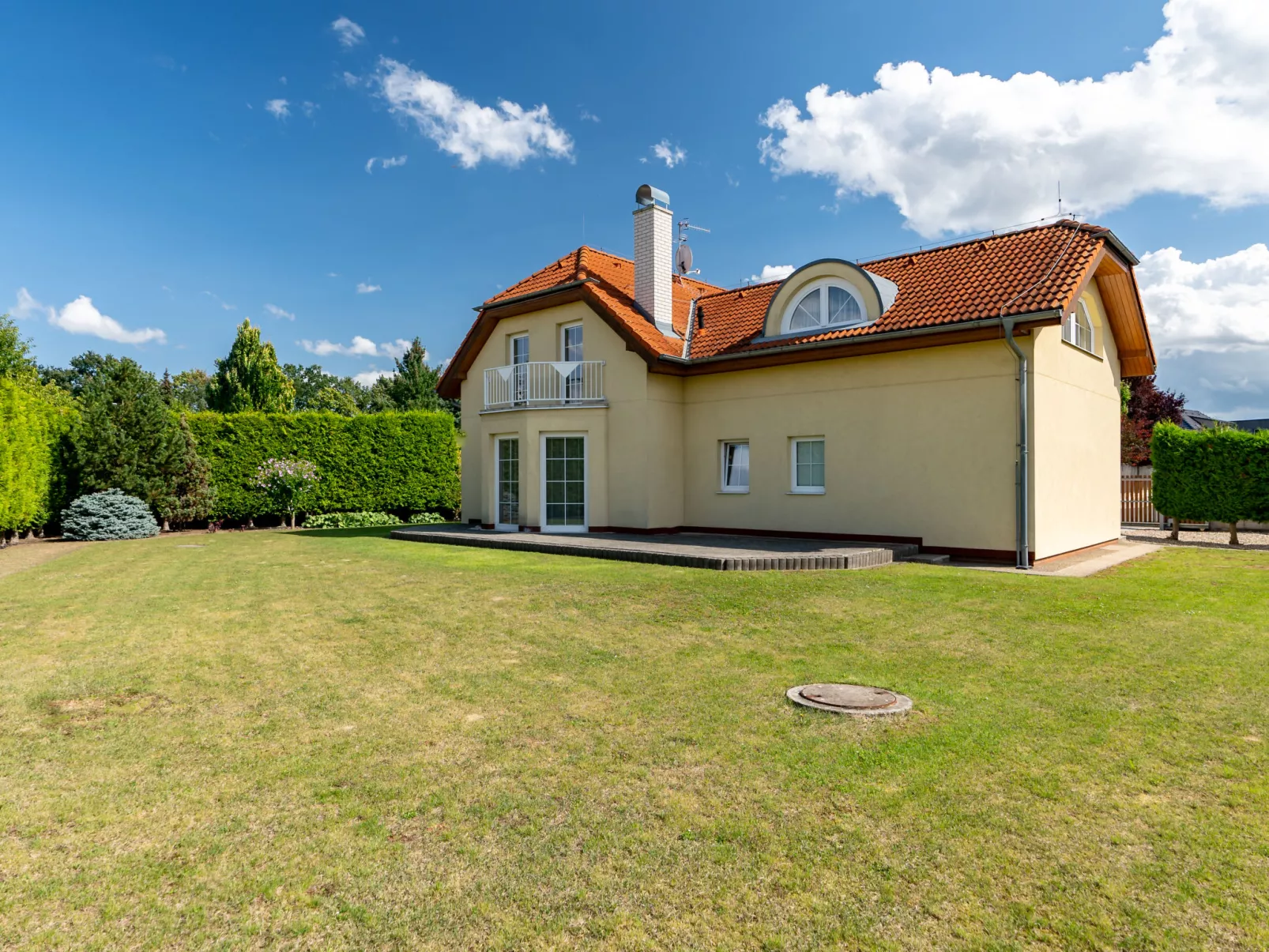 Garden & Terrace Villa-Buiten