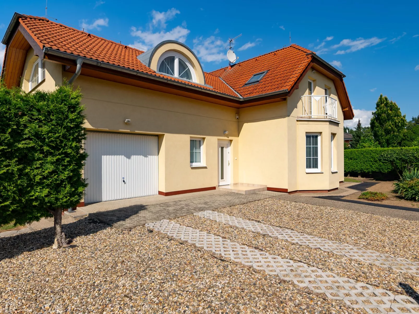 Garden & Terrace Villa-Buiten