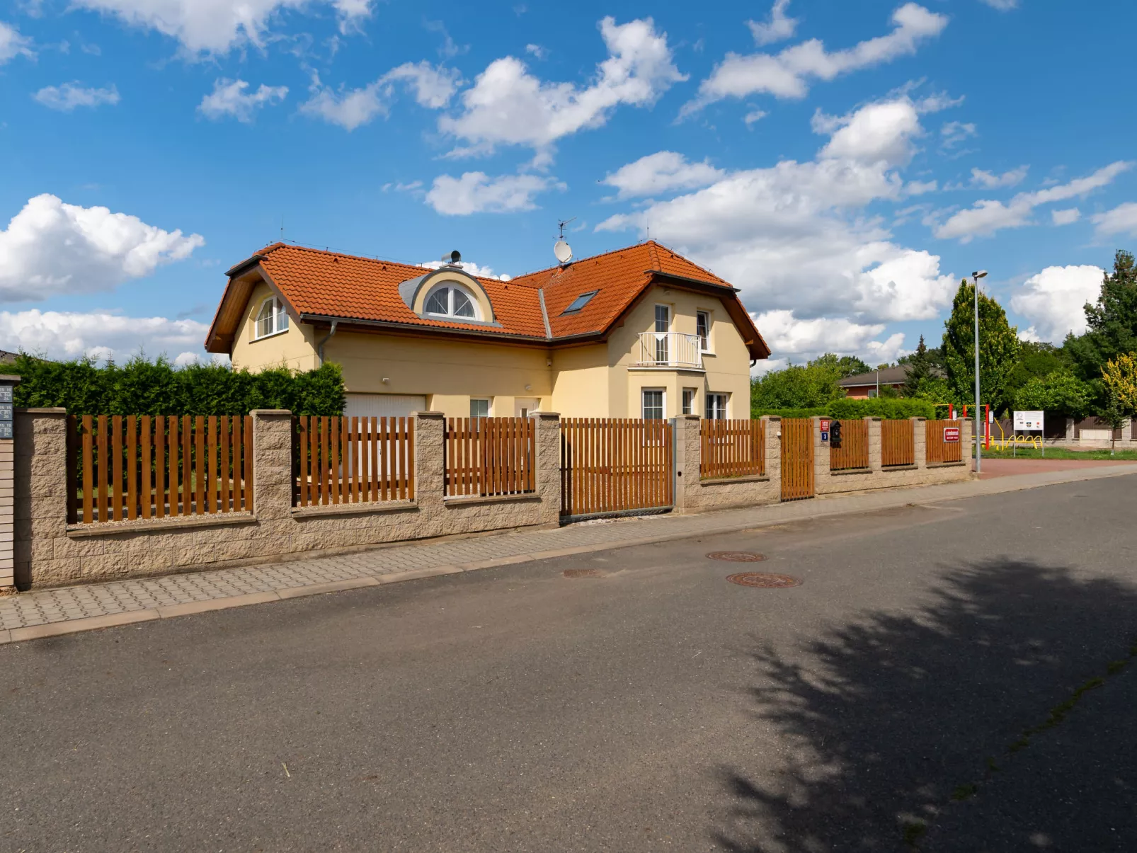 Garden & Terrace Villa-Buiten