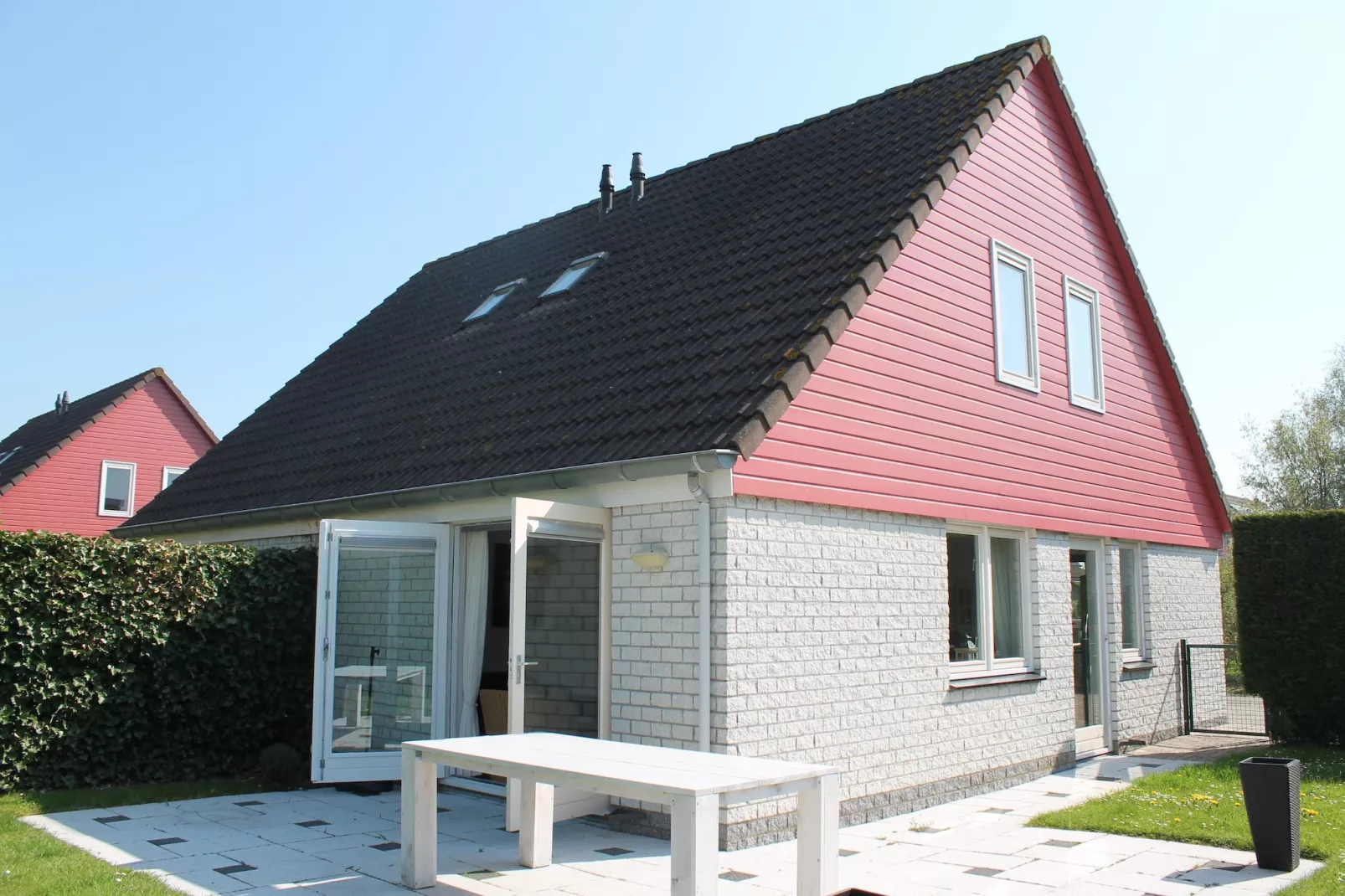 Villapark De Oesterbaai 21-Tuinen zomer