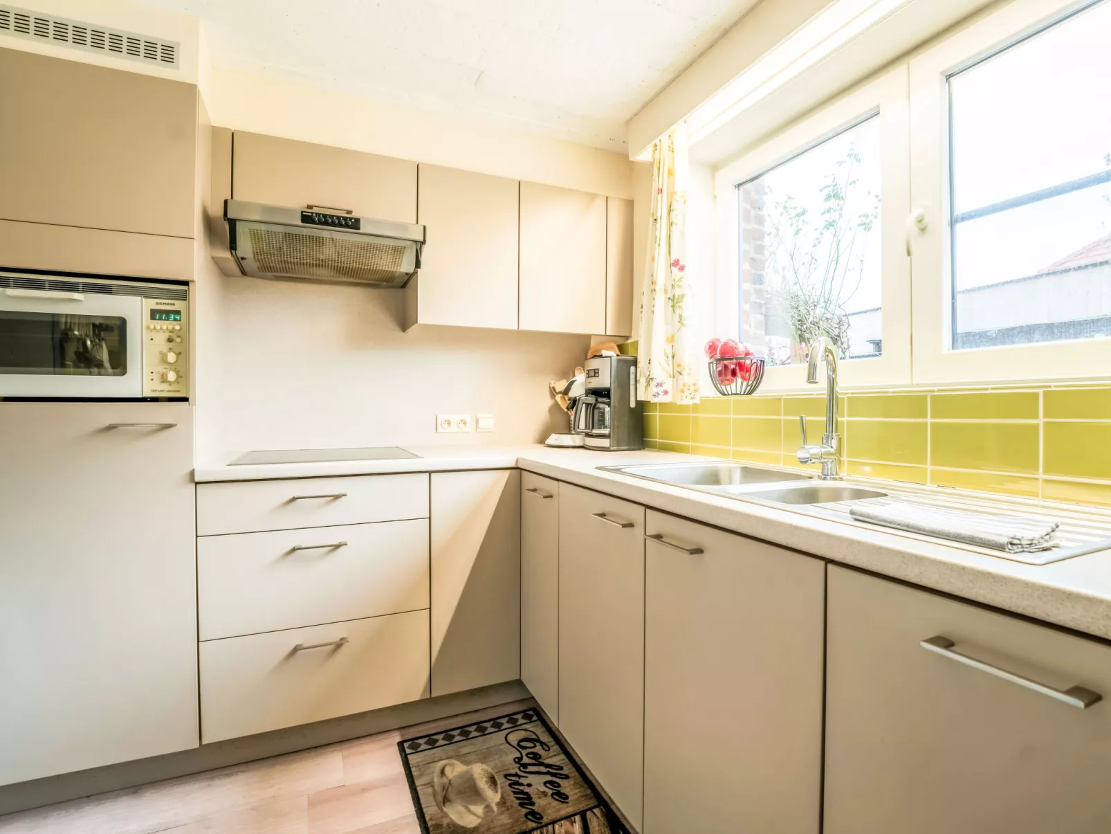 Zeelucht with private garden-Binnen