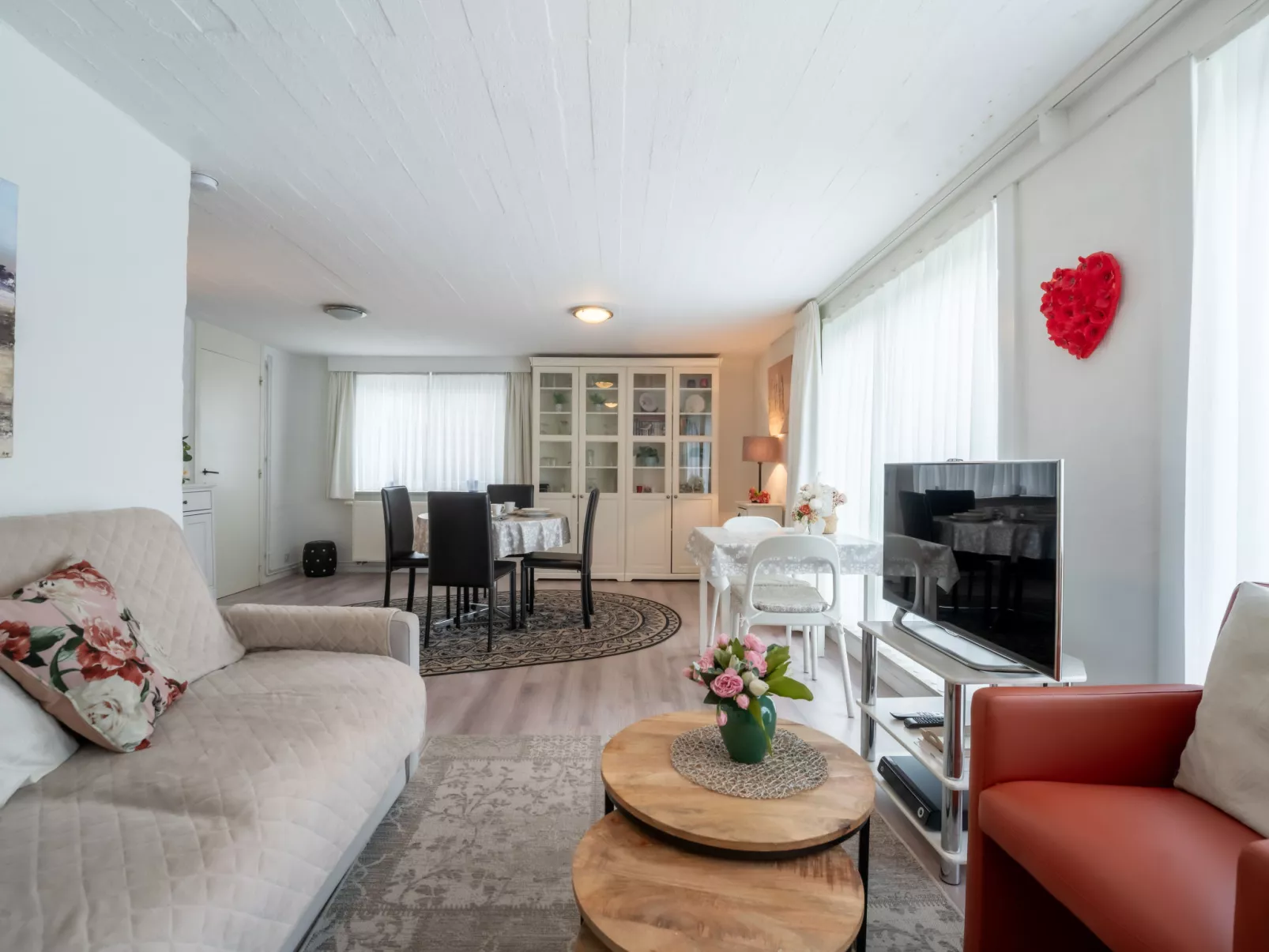 Zeelucht with private garden-Binnen