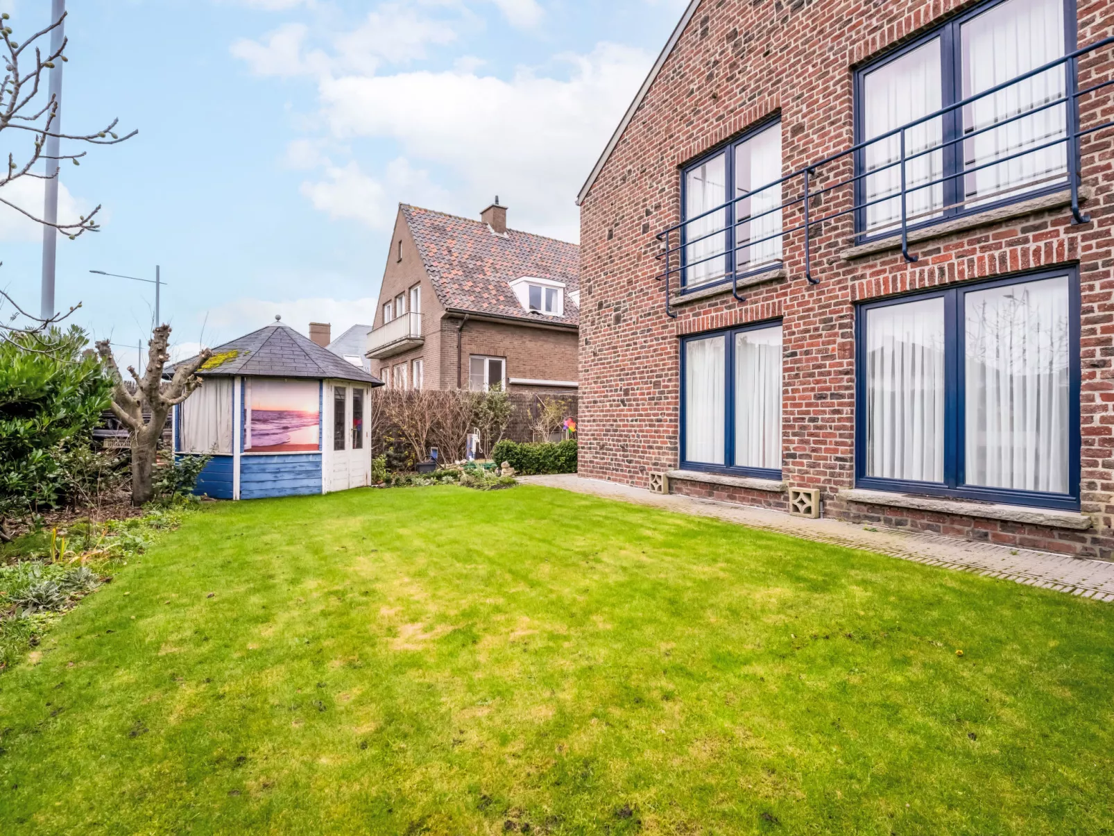 Zeelucht with private garden-Buiten