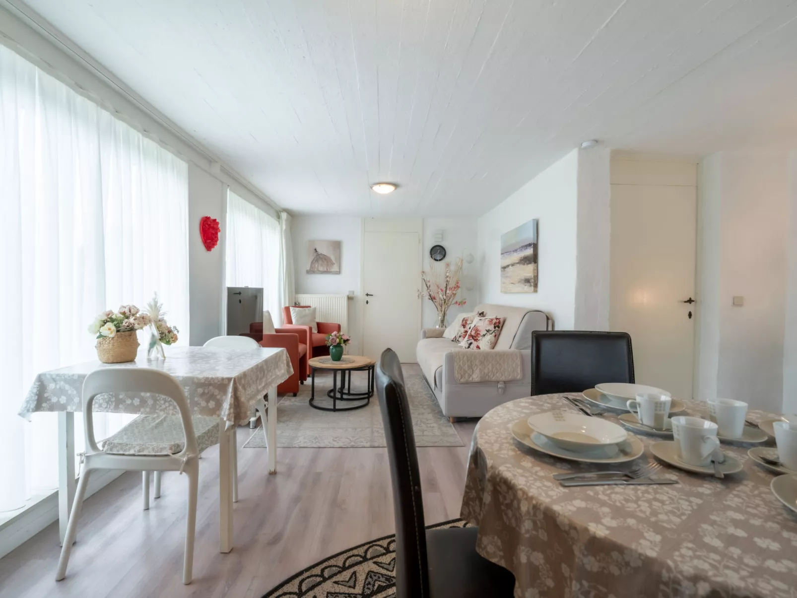 Zeelucht with private garden-Binnen