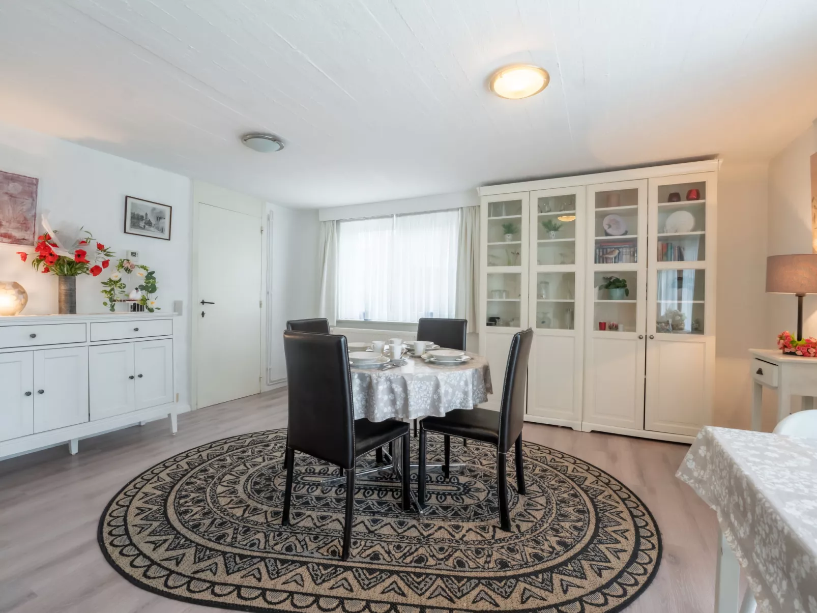 Zeelucht with private garden-Binnen