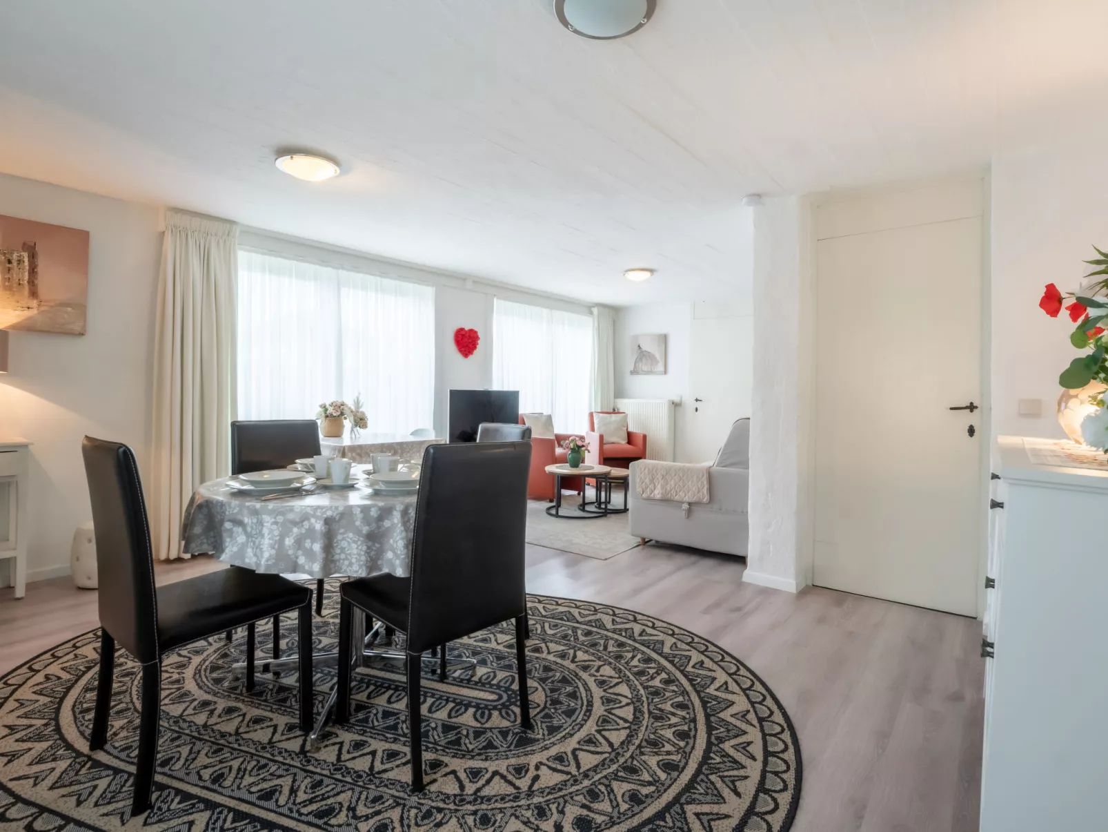 Zeelucht with private garden-Binnen