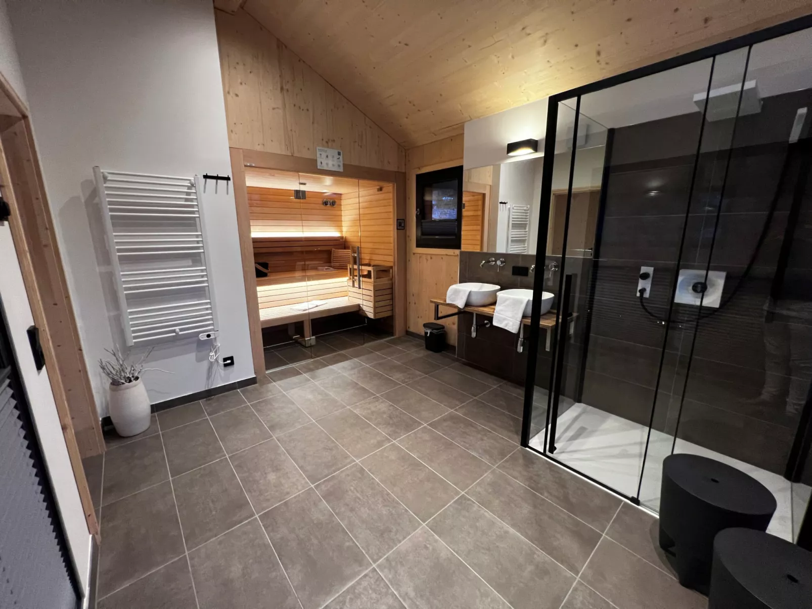 Superior #14 mit Sauna & Hot Tub-Binnen