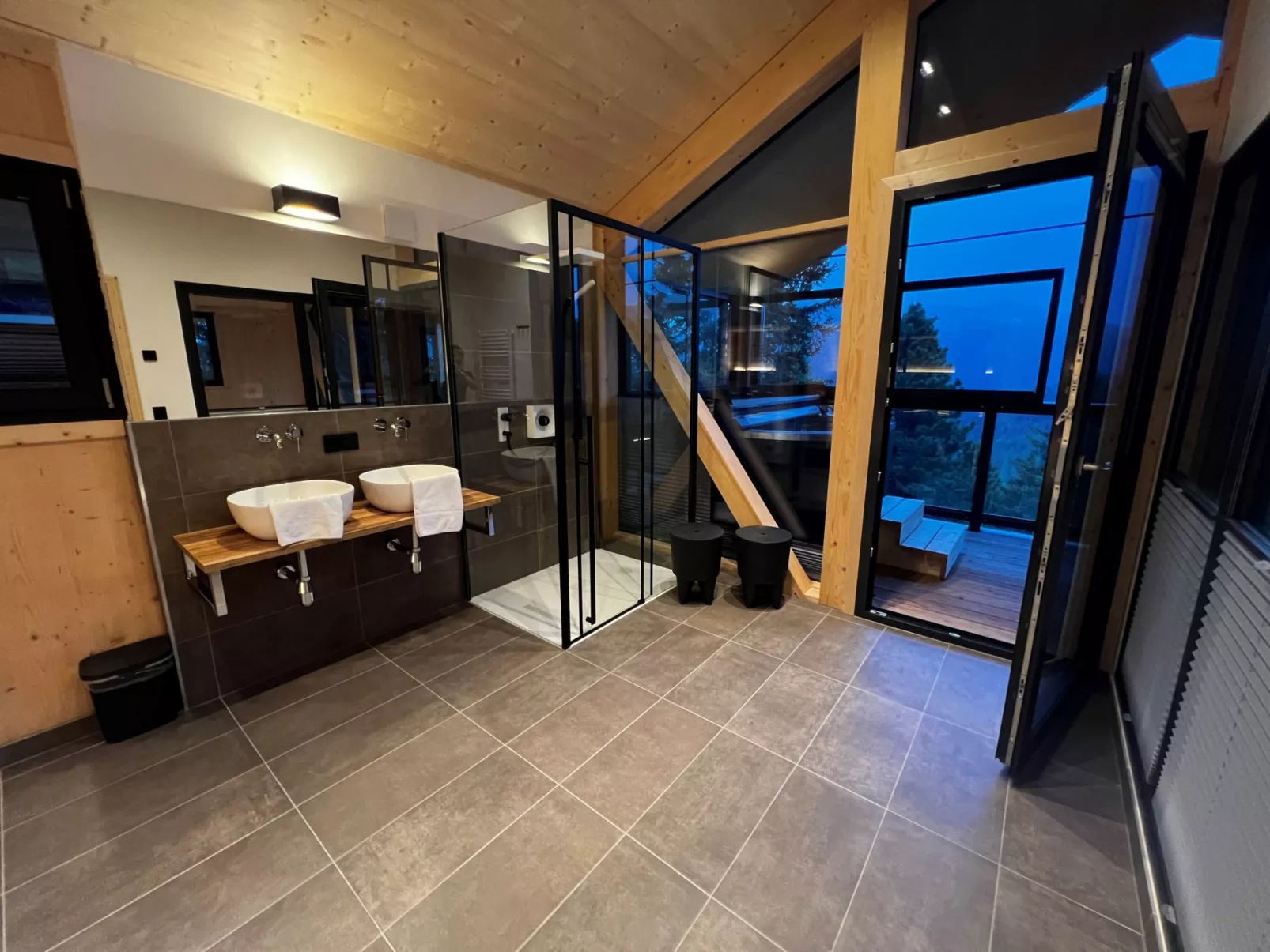 Superior #14 mit Sauna & Hot Tub-Binnen
