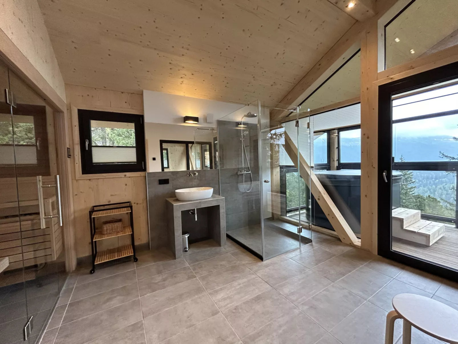 Superior # 13 mit Sauna & Hot Tub-Binnen