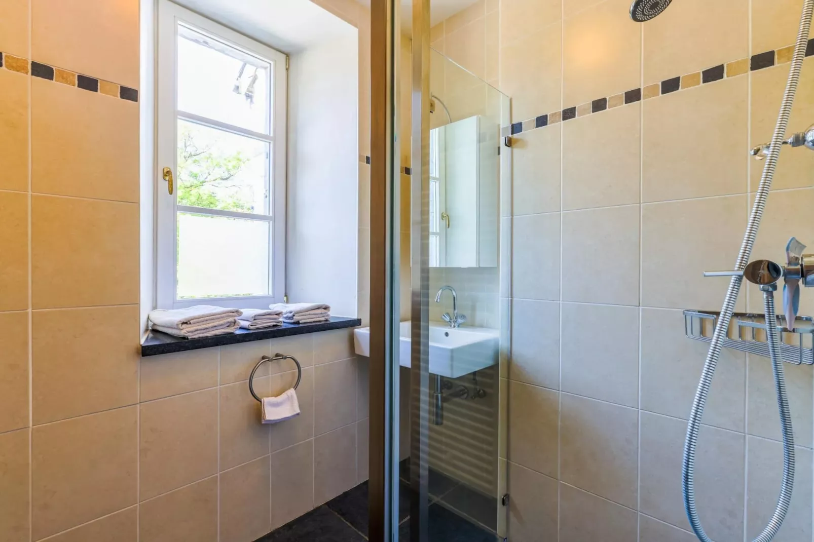 Appartement voor vier Domain Château Dieupart-Badkamer