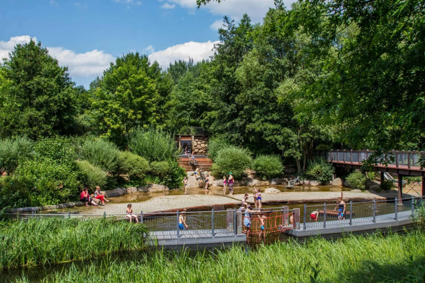 Reihenbungalow an einem Spreearm-Gebieden zomer 1km
