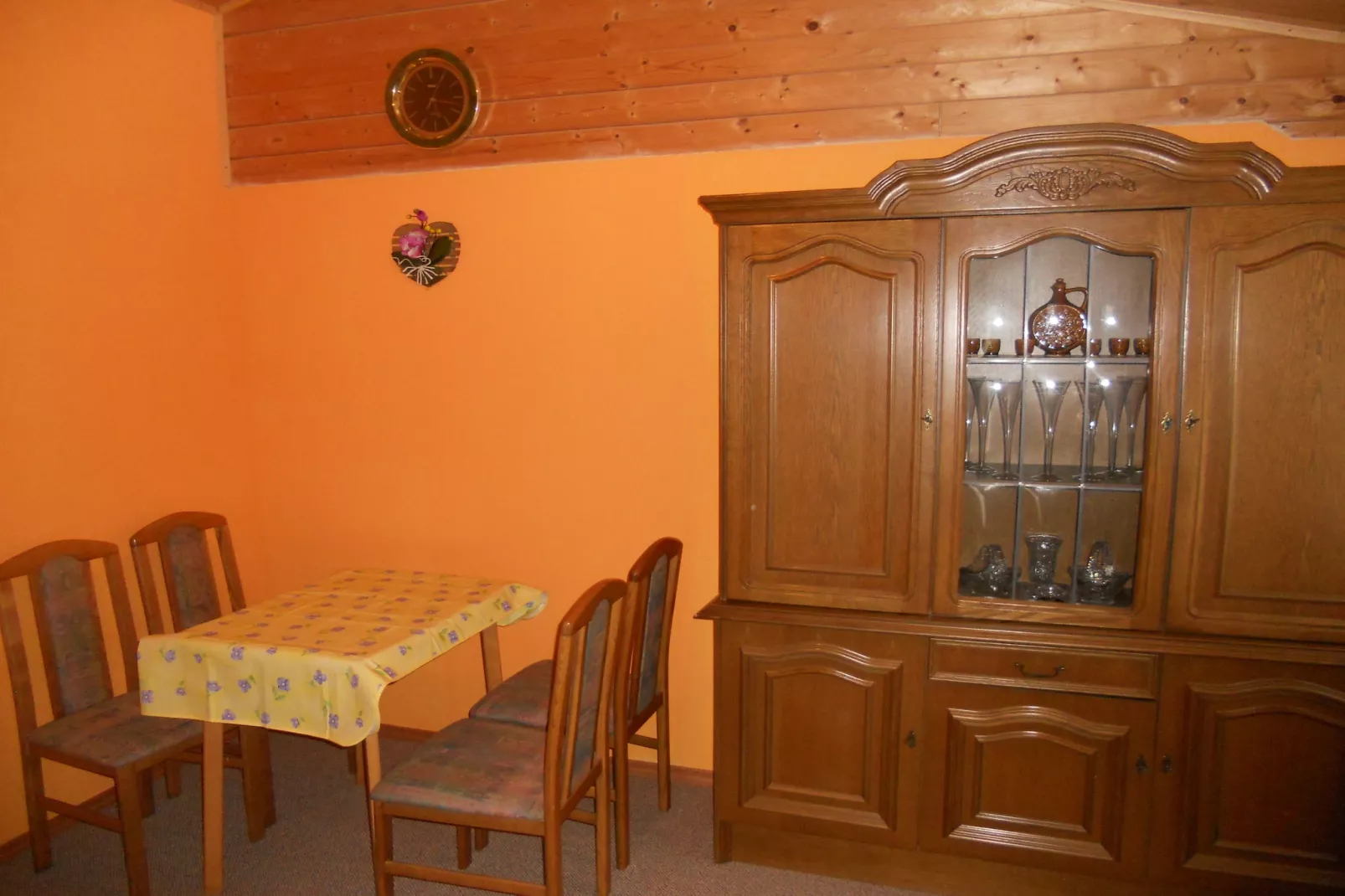 Platz im Grünen 2-Eetkamer
