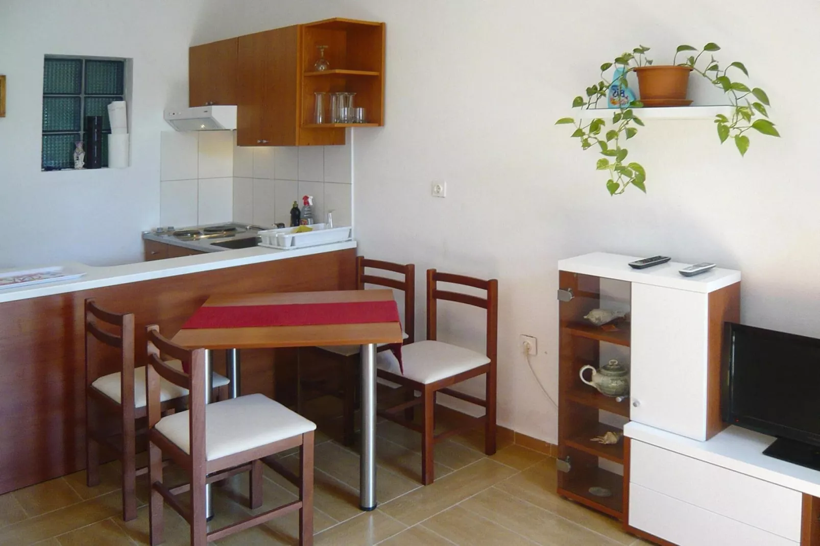 Bungalow Zoran, Starigrad Paklenica-E8 - 5 Pers.-Eetkamer