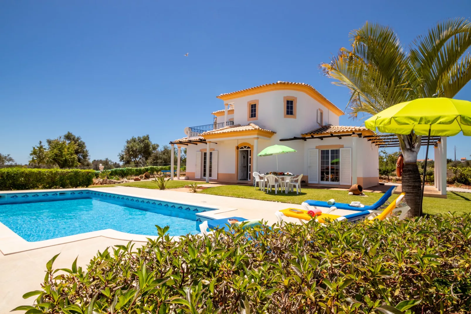 Villa Muriwai-Buitenkant zomer