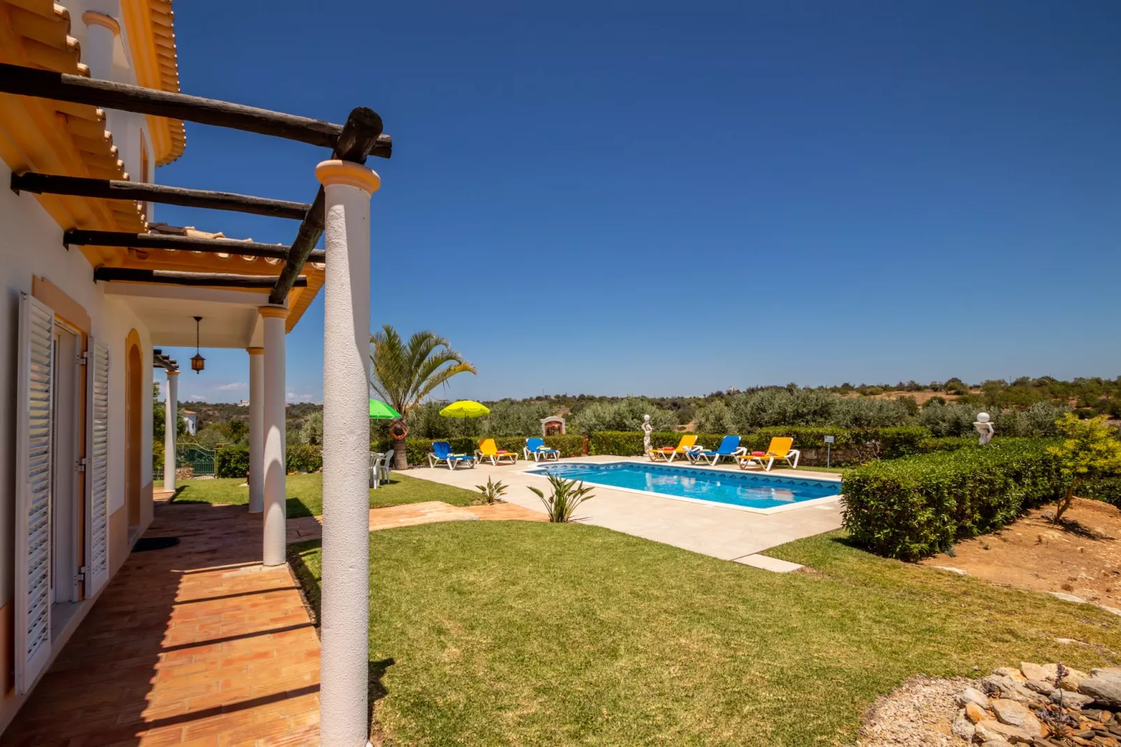 Villa Muriwai-Buitenkant zomer