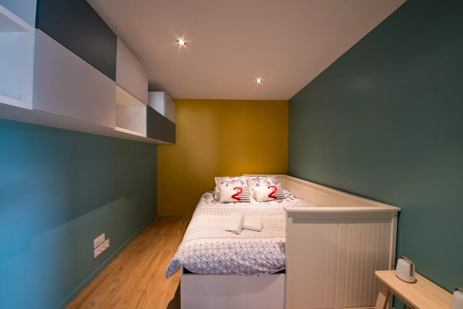 EOR GLAS - Portsall-Image-tags.childrenroom