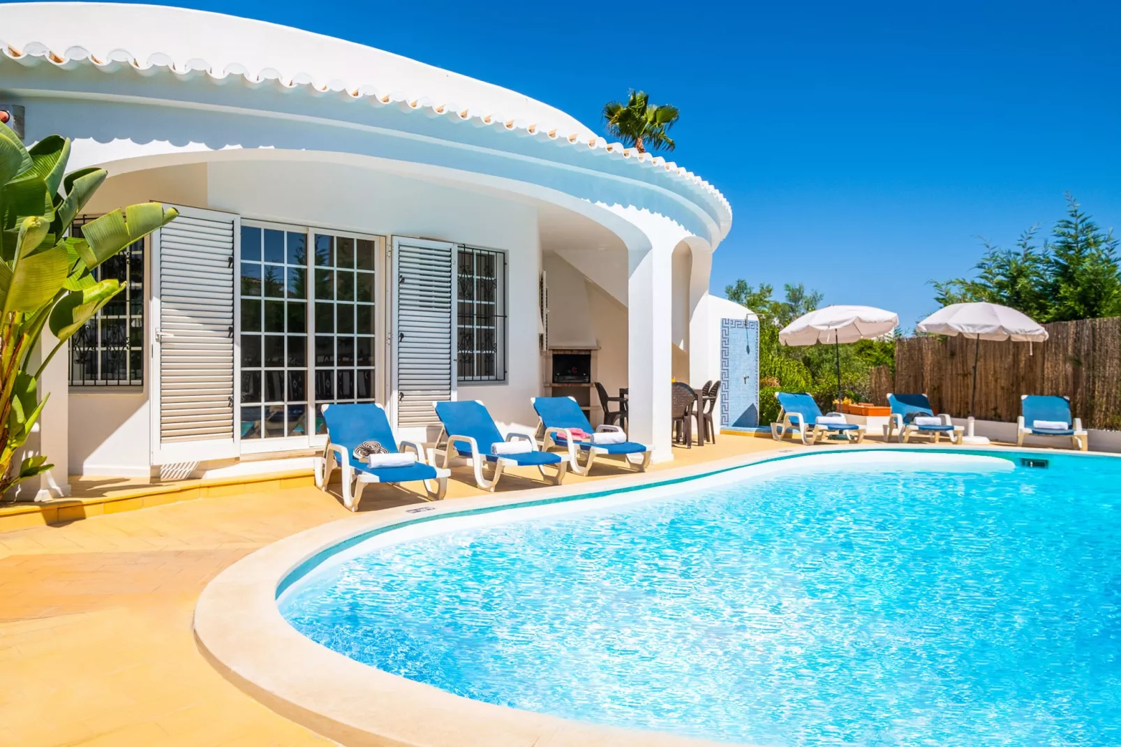 Villa Menorca-Buitenkant zomer