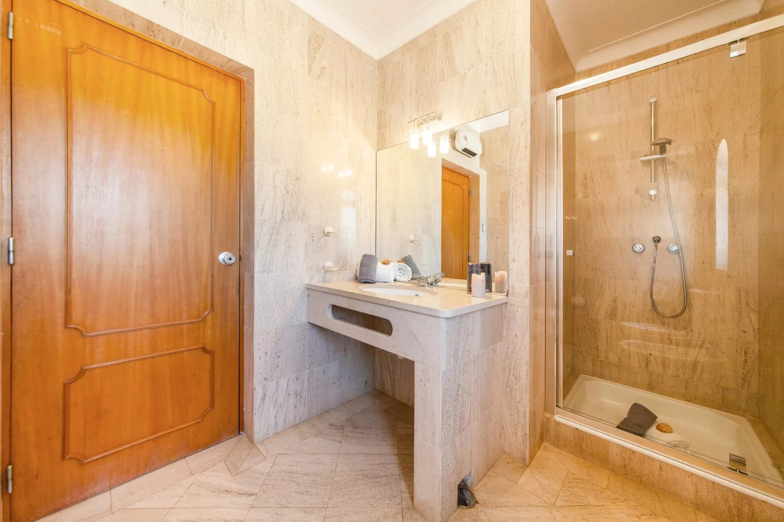 Villa Serena-Badkamer