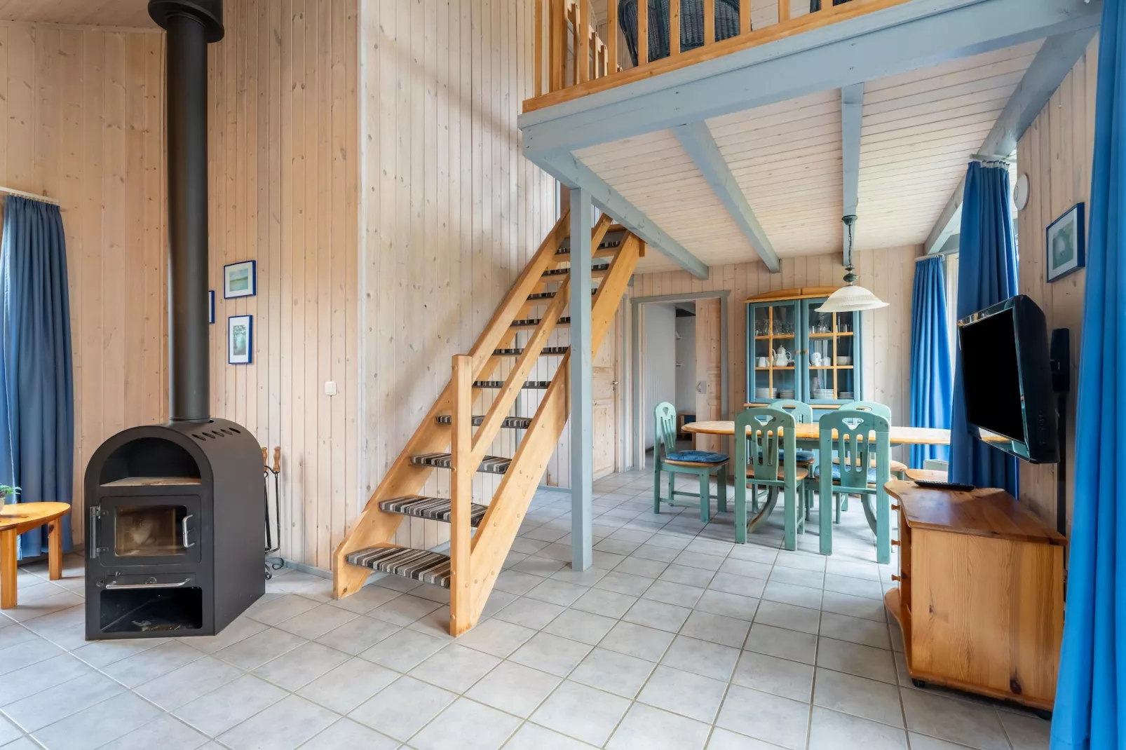 FH Wildgans Comfort mit Sauna & Kaminofen 81 qm 131-Woonkamer