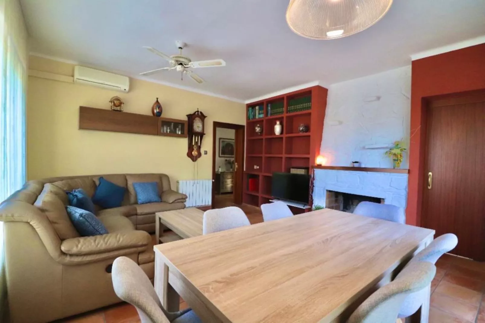 VILLA PARMENIDES Roses-Woonkamer