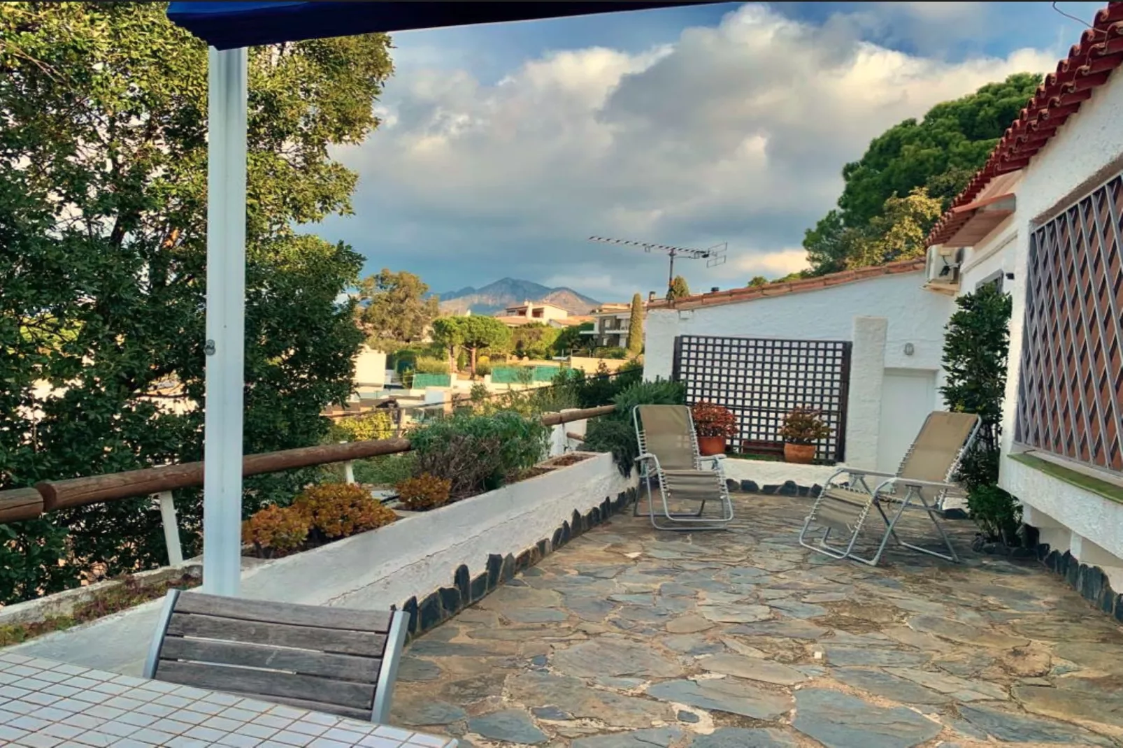 VILLA PARMENIDES Roses-Terrasbalkon