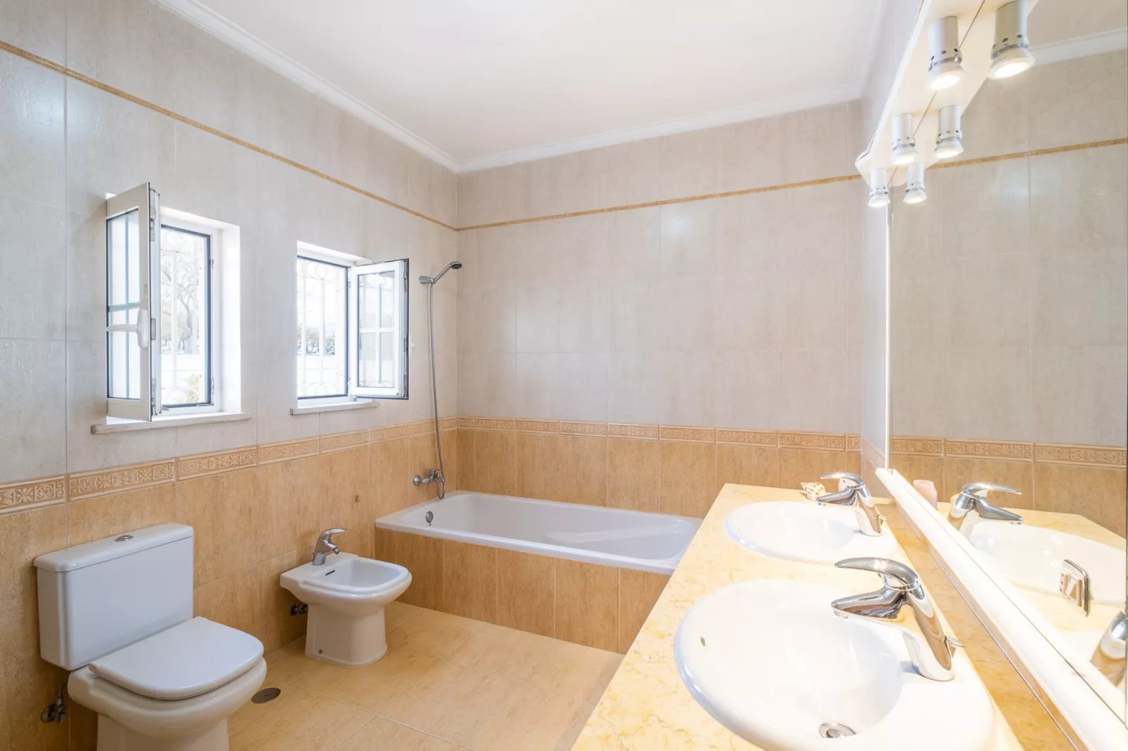 Villa Bahia-Badkamer