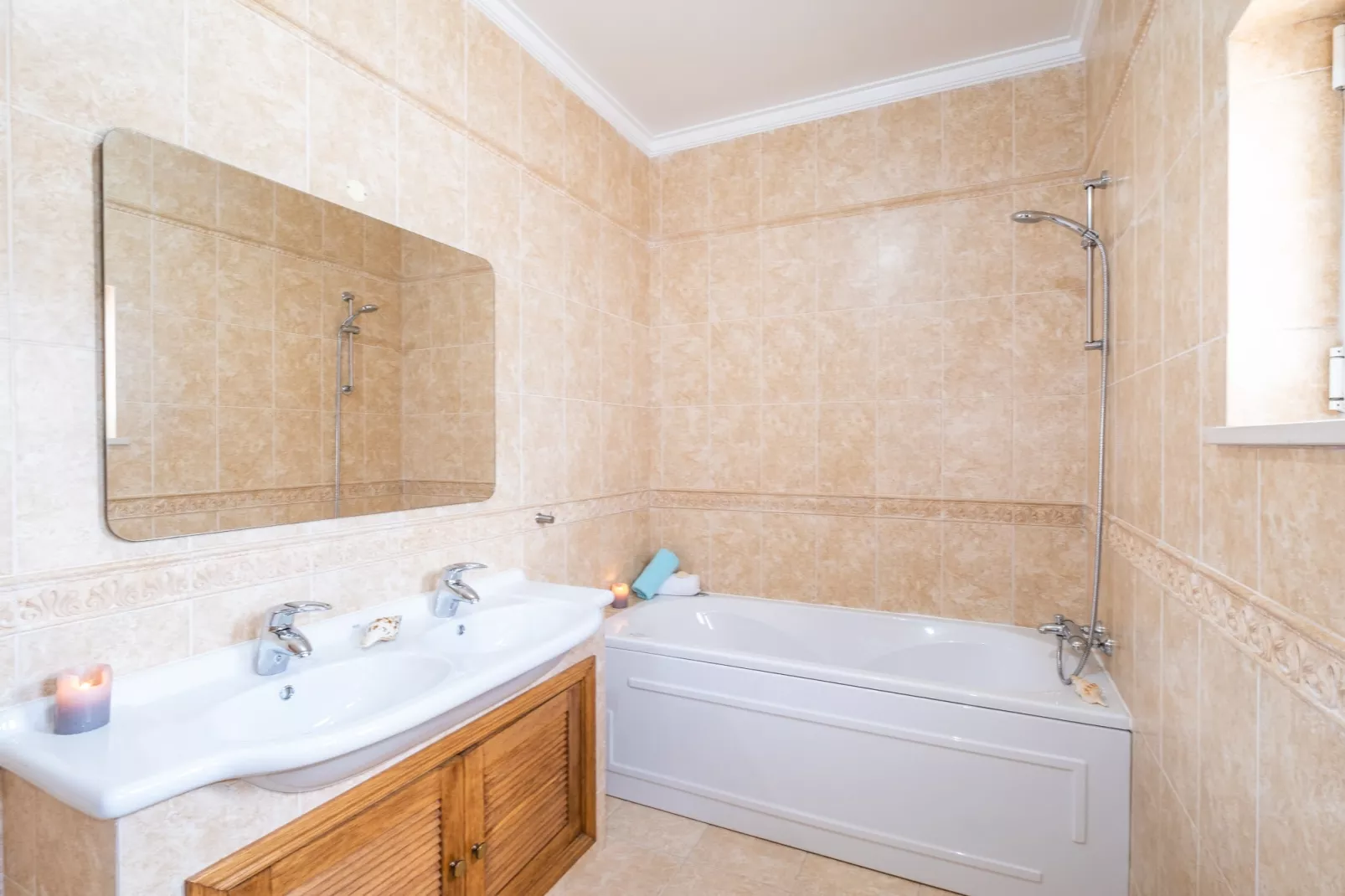 Villa Bahia-Badkamer