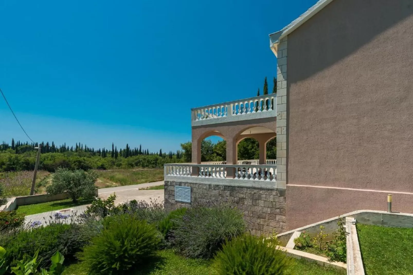 Apartments Villa Harmonia - One-Bedroom Apartment with Patio and Shared Pool-Buitenlucht