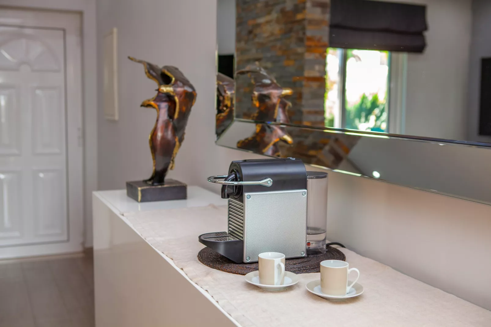 Apartment Oasis Diamond-Image-tags.coffeplace