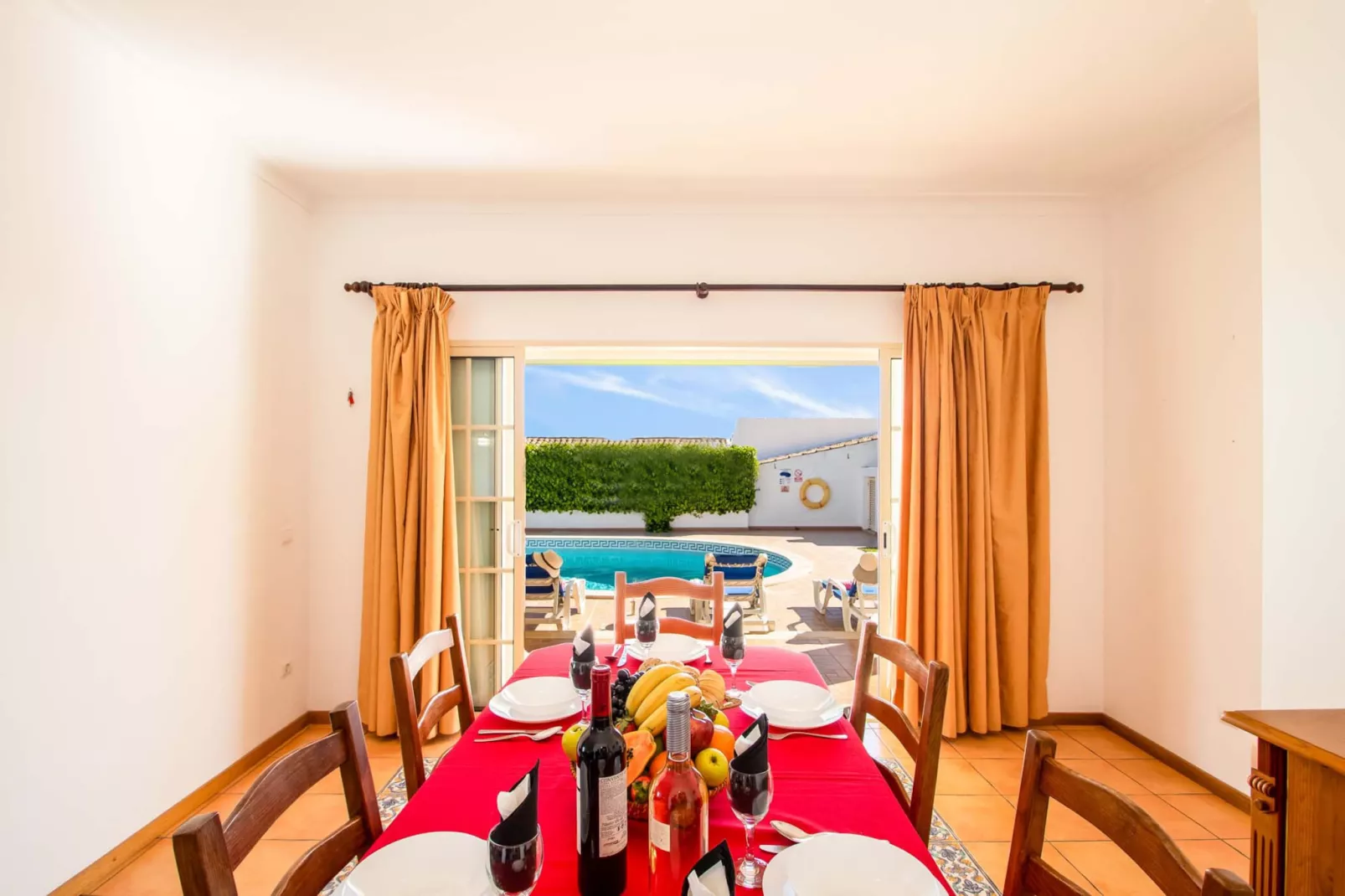 Villa Boracay-Eetkamer