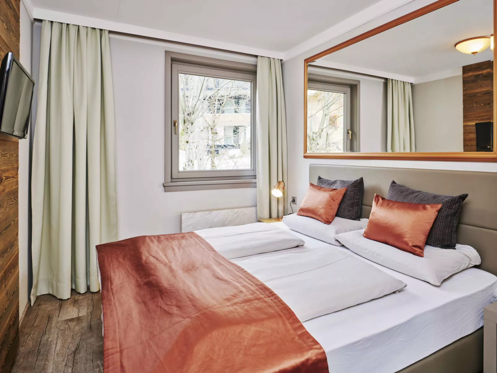 Juniorsuite bis zu 4 P &Wellnessbereich-Binnen