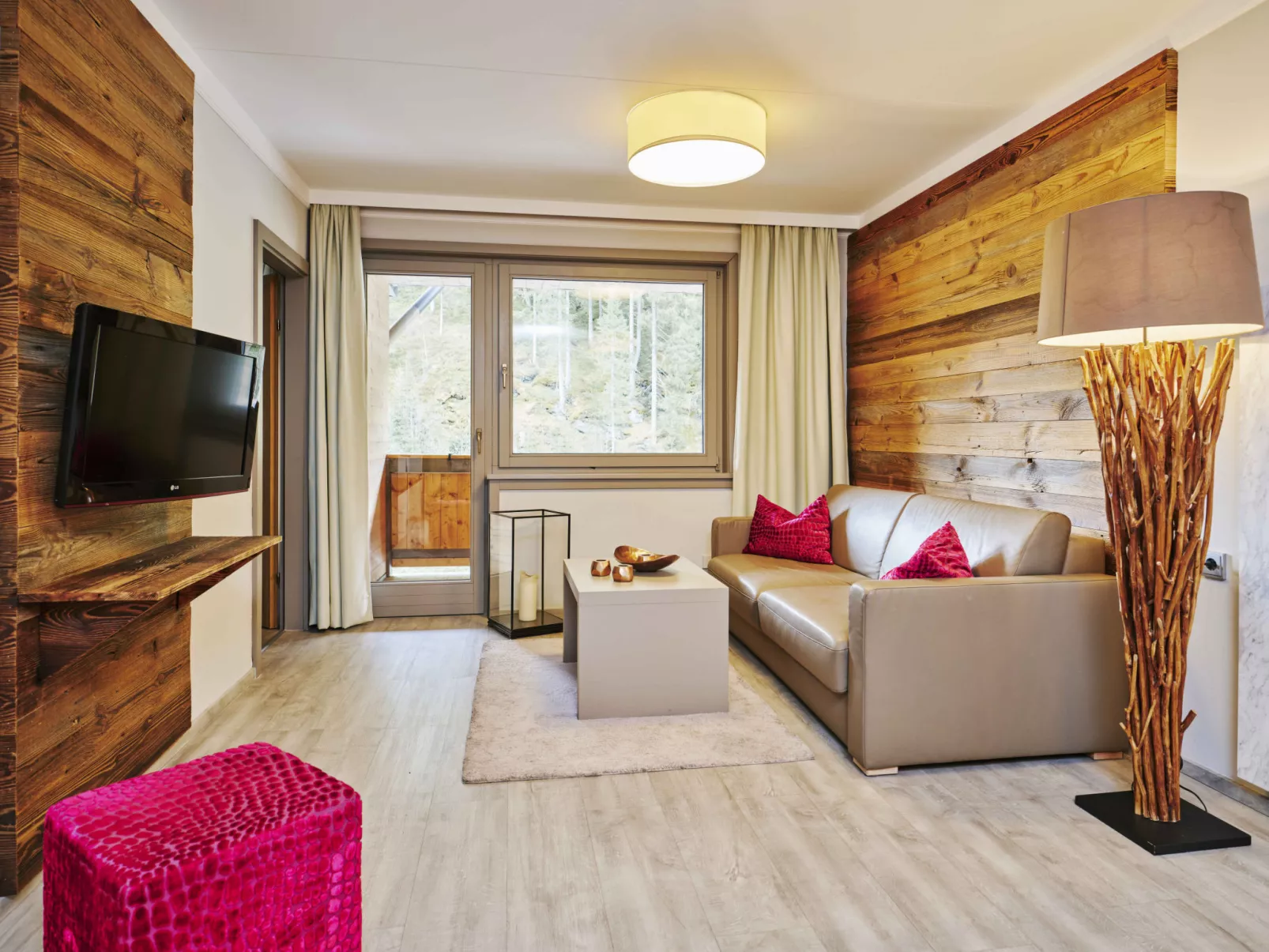 Juniorsuite bis zu 4 P &Wellnessbereich-Binnen