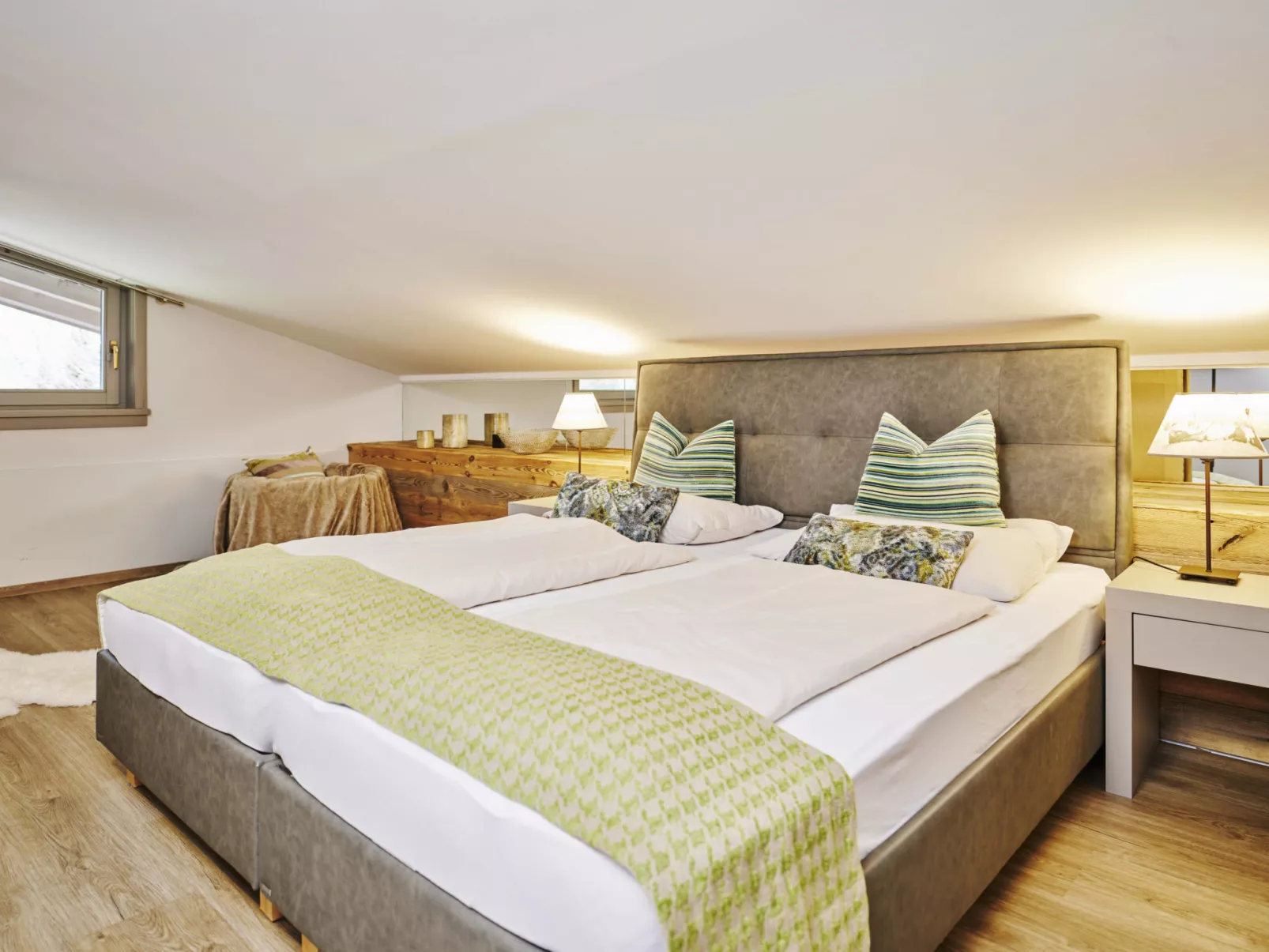 Juniorsuite bis zu 4 P &Wellnessbereich-Binnen