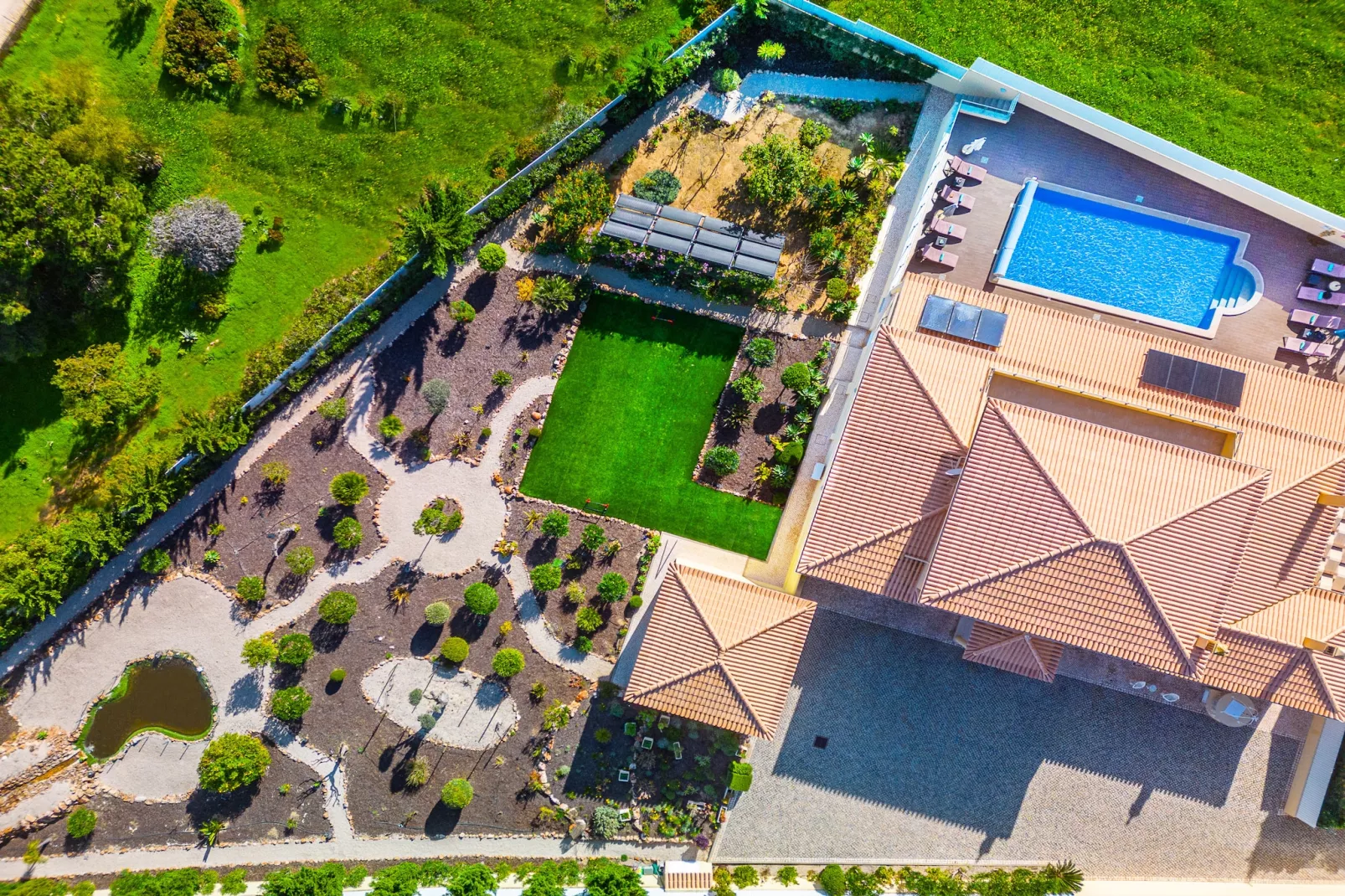 Villa Golden Bay-Buitenkant zomer