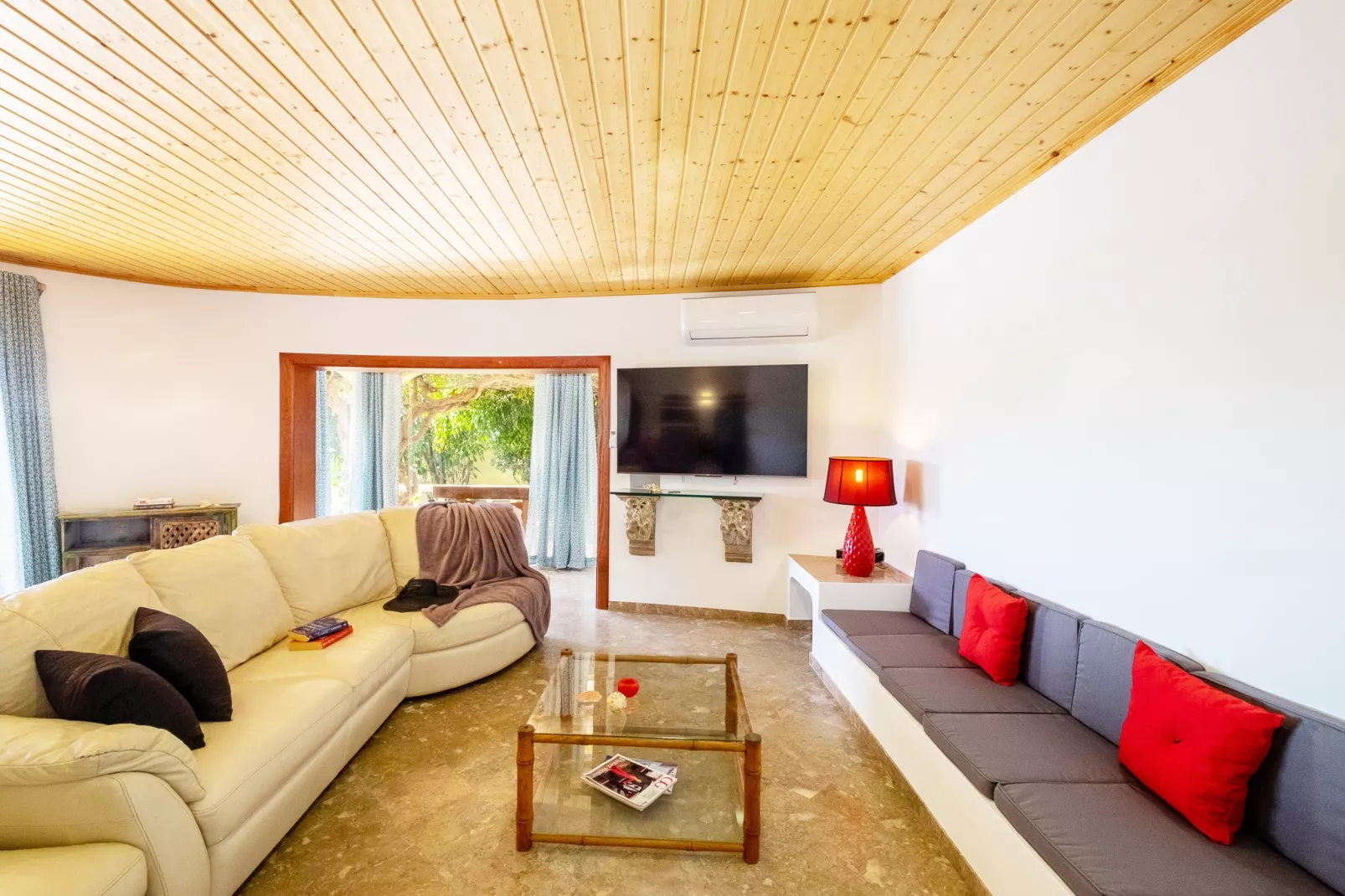 Villa Bantayan-Woonkamer