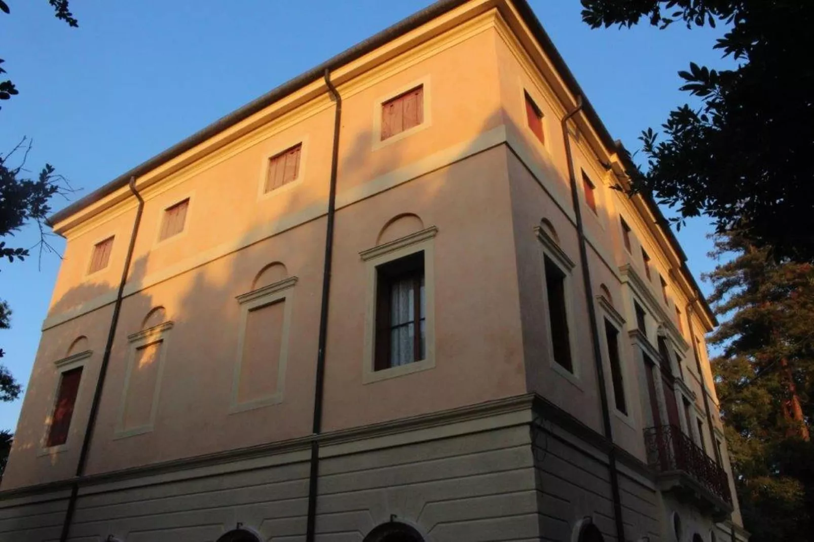 Villa Fiorita Tre-Buitenkant zomer