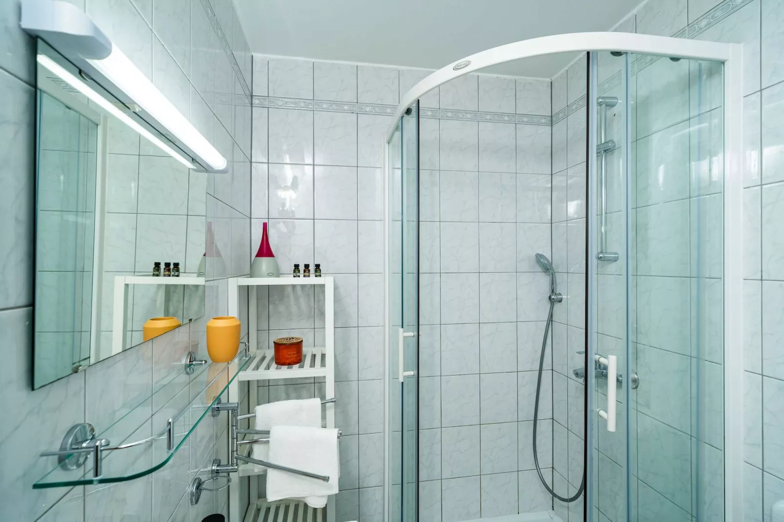 Apartment Radovan - One-Bedroom Apartment with Balcony and Sea View-Badkamer