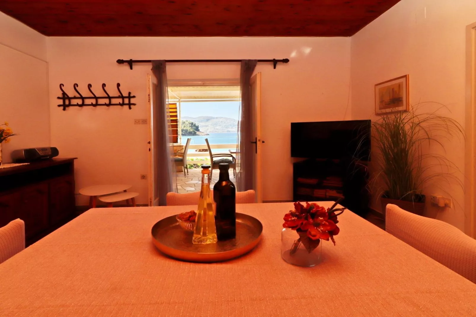 Holiday Home Neda-Three Bedroom Holiday Home with Terrace and Sea View-Eetkamer