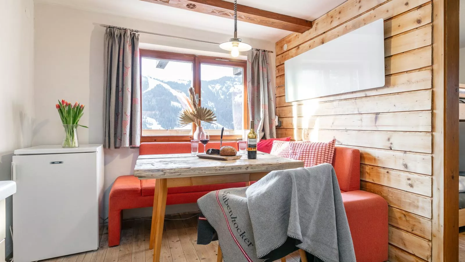 Sonnenhütte unten-Eetkamer