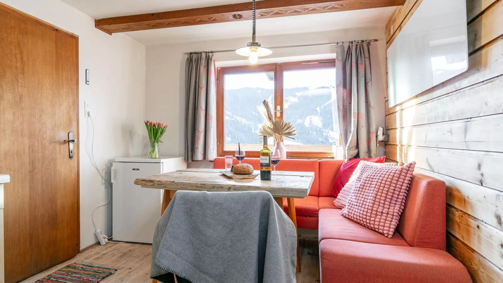 Sonnenhütte unten-Eetkamer