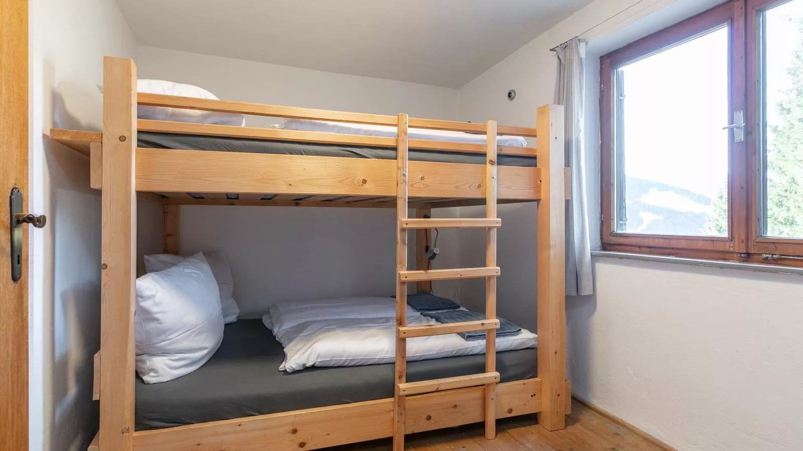 Sonnenhütte unten-Slaapkamer