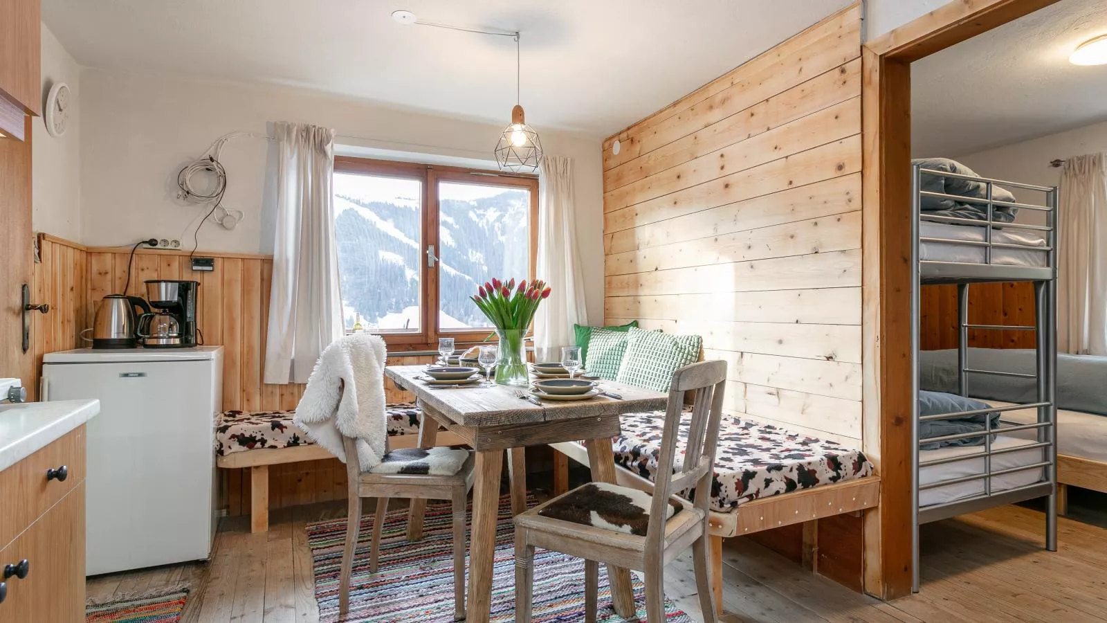 Sonnenhütte oben-Woonkamer