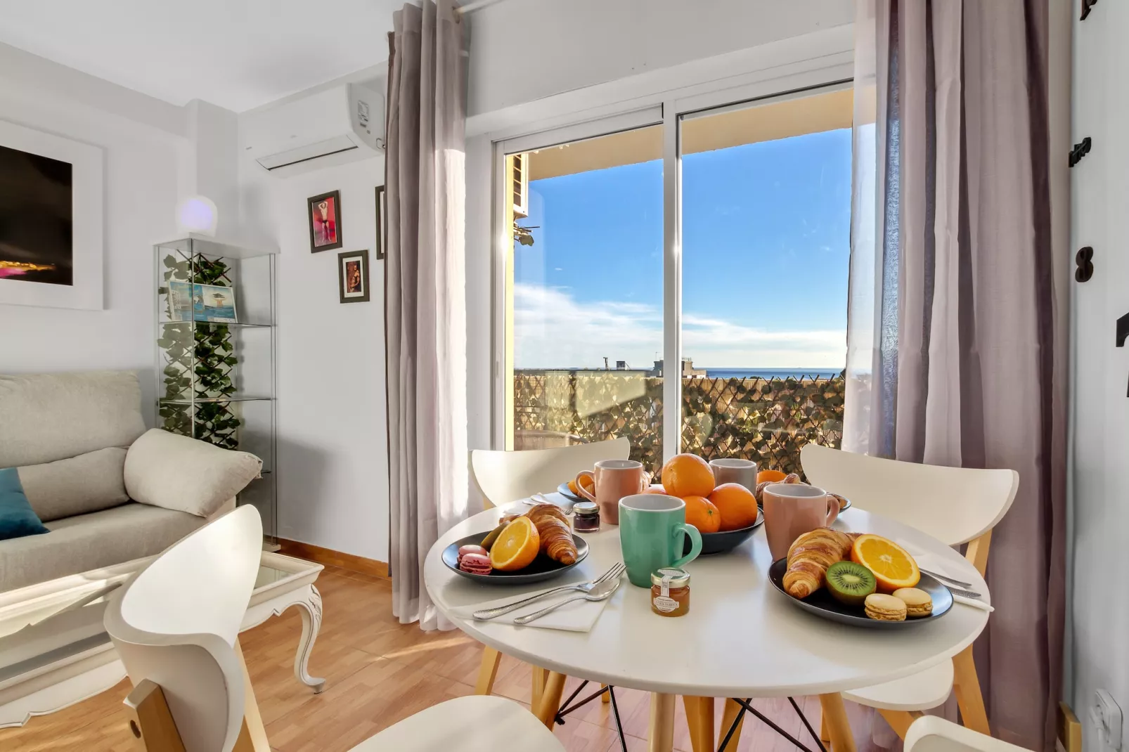 Salome de SteraM FLATS Torremolinos-Eetkamer