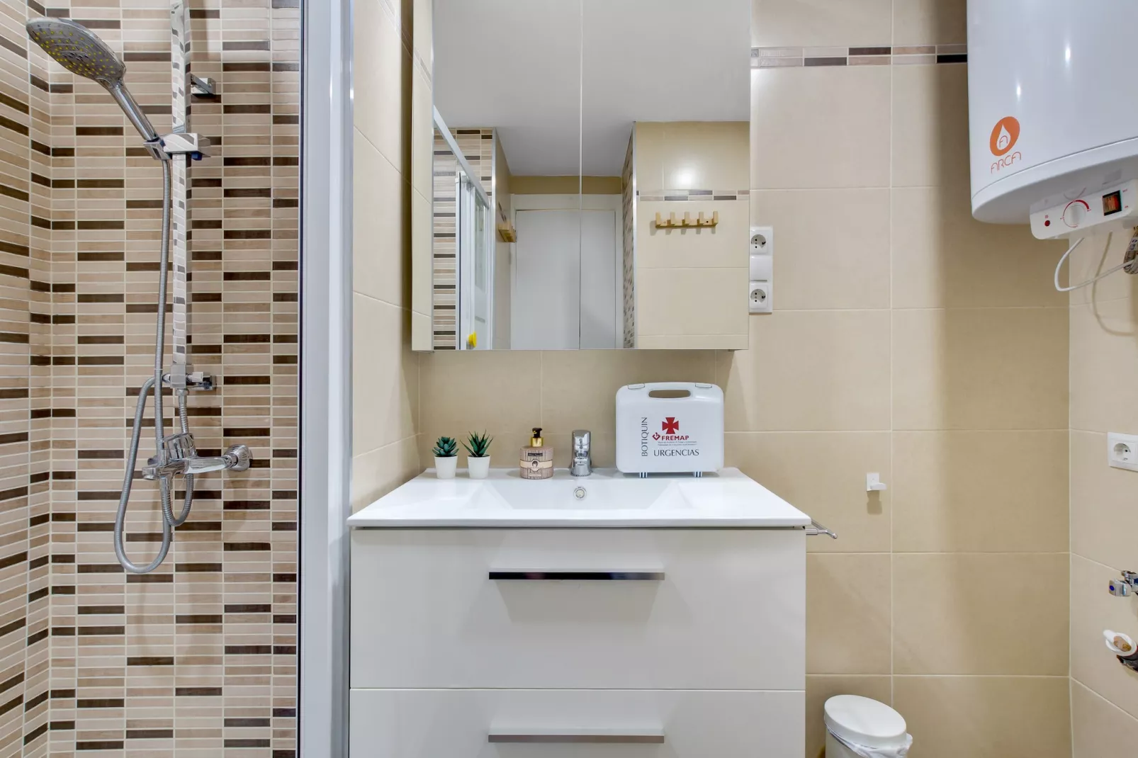Manolo de SteraM Flats Torremolinos-Badkamer