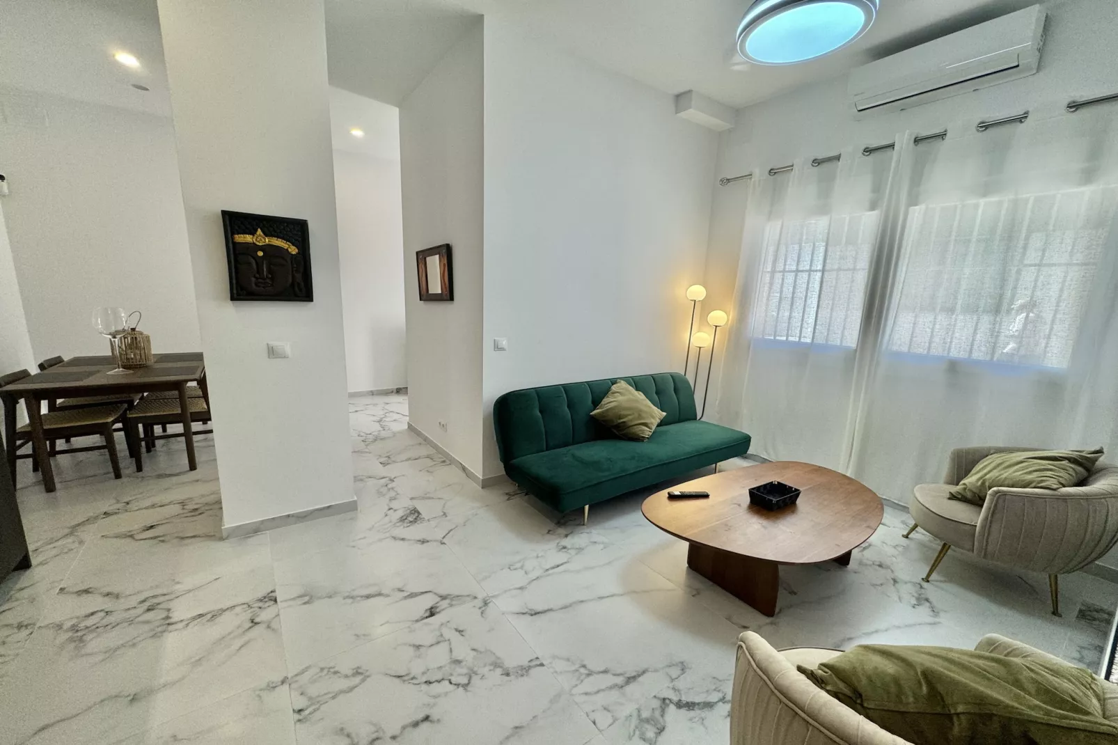 Salmon de SteraM FLATS Torremolinos-Woonkamer