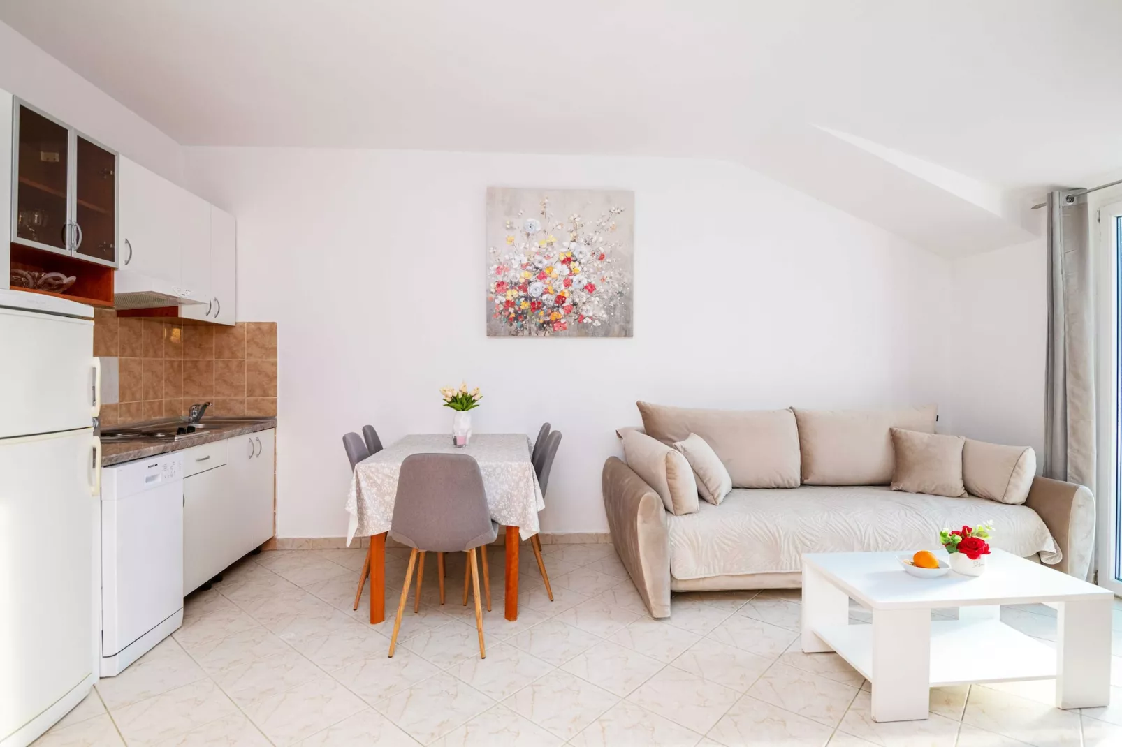Apartments Azzurro- One Bedroom Apartment with Terrace and Hot Tub ( Azzurro II-gornji)-Woonkamer