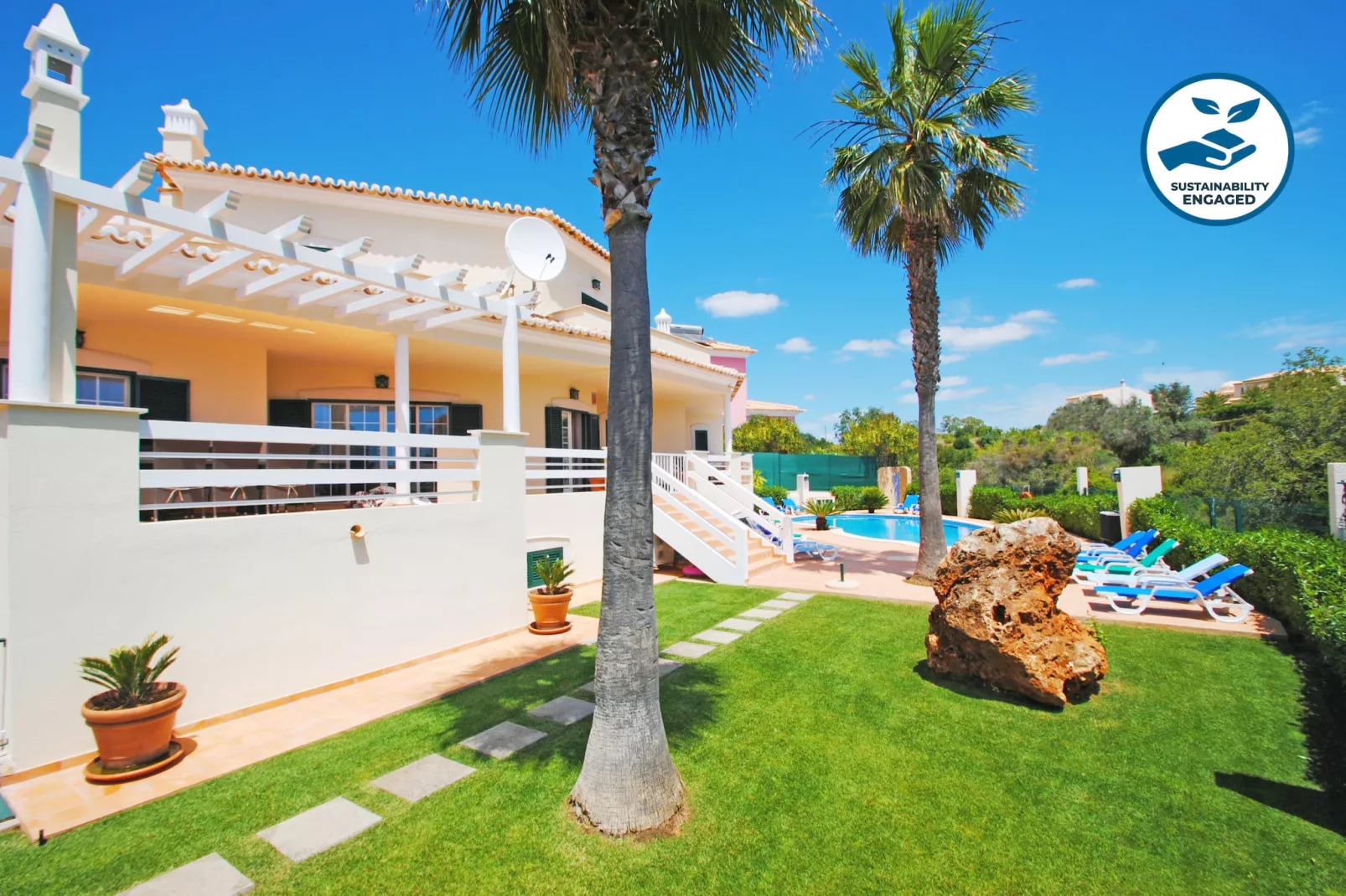 Villa Oliveira-Buitenkant zomer